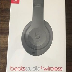 Beats studio 3 headphones- new